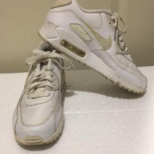 Nike Air Max kids lace up sneakers boys size 6Y